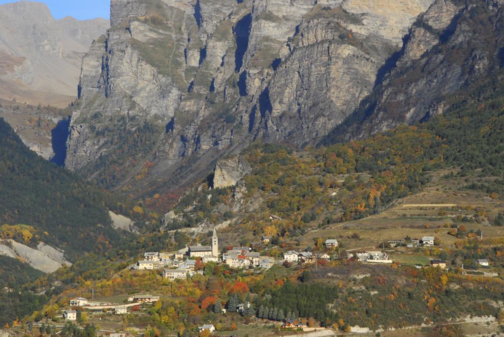 Bed and Breakfast La Ferme De Beaute Chateauroux-les-Alpes Exterior foto
